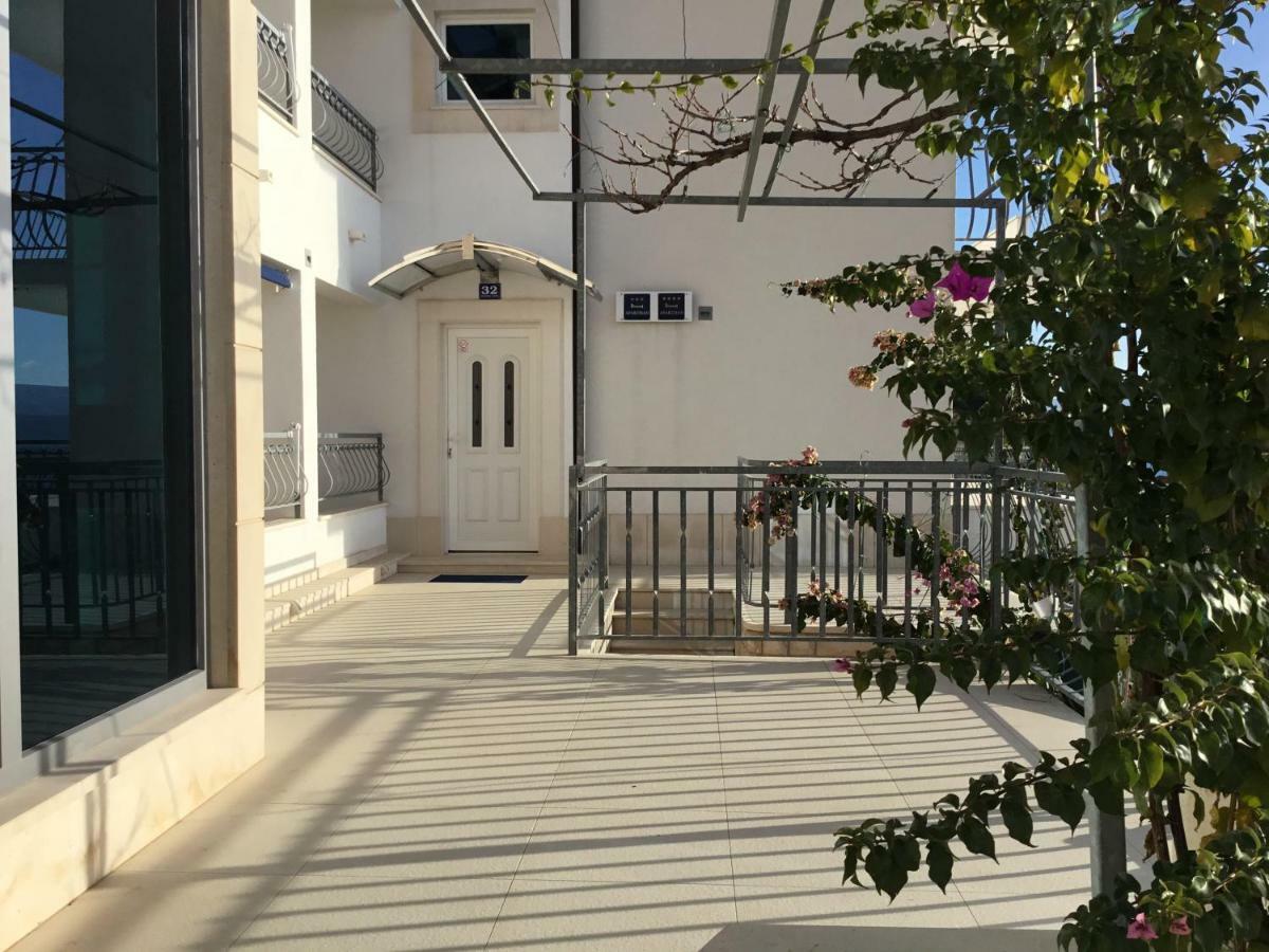 Beach Penthouse Diamond Омиш Экстерьер фото